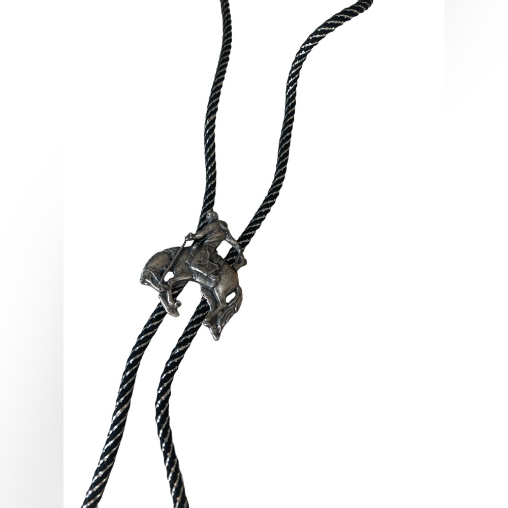 VTG COWBOY BOLO TIÈ! amazing cowboy on horseback, vintage, braided bolo tie
